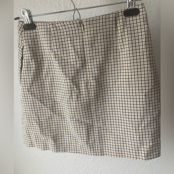Aritzia Wilfred beige plaid mini skirt size 2 - Picture 4 of 10